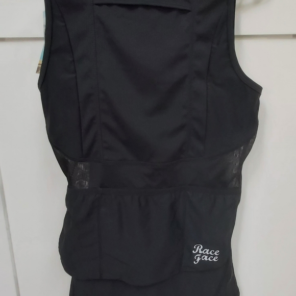 Raceface stealth sleeveless top - Picture 9 of 14